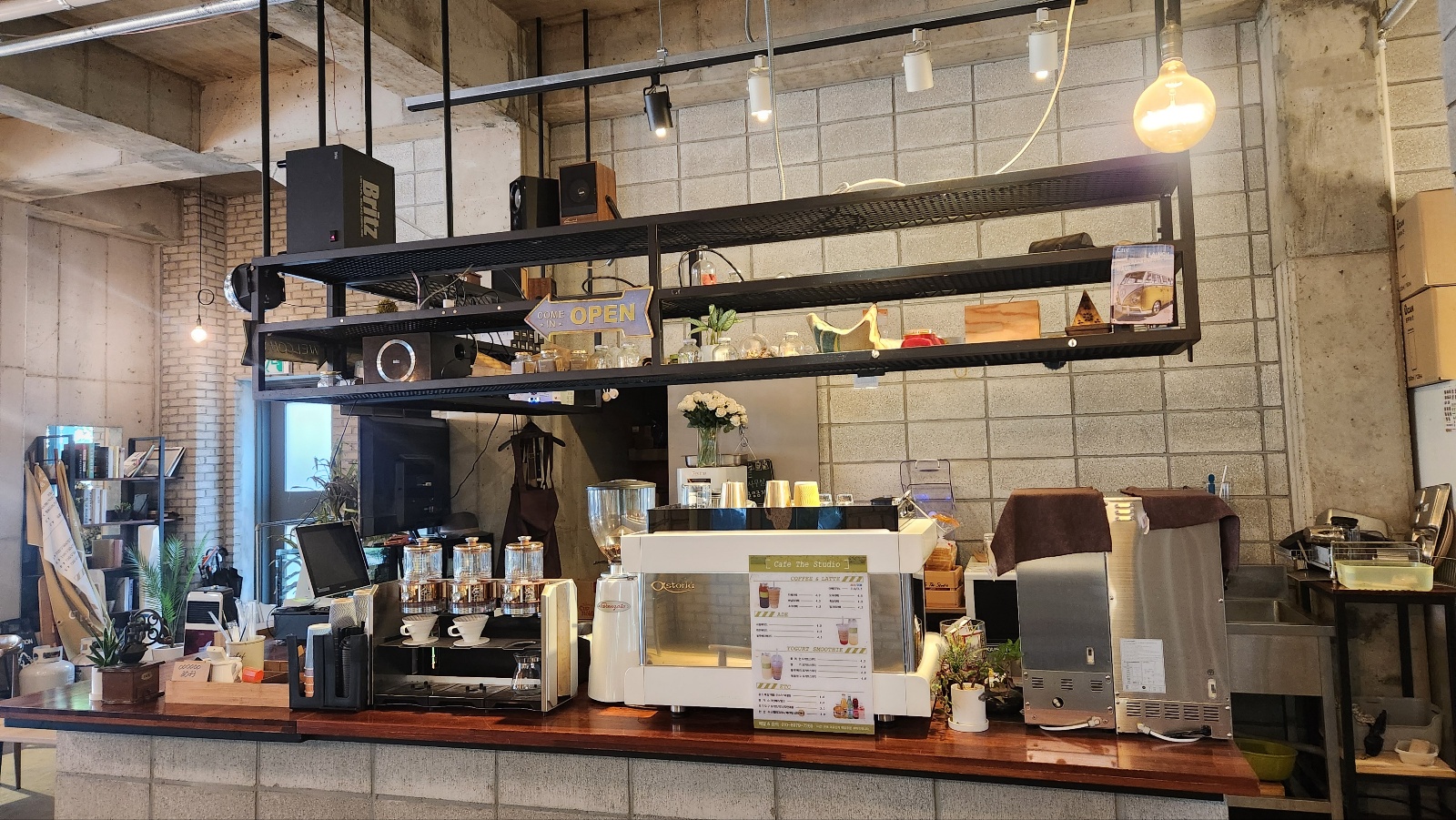 UNIQUEMAIN 대형LED/컨셉 렌탈스튜디오